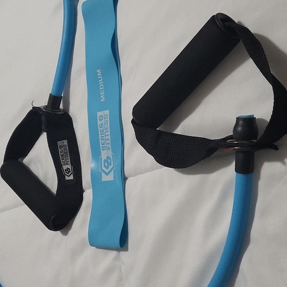 Series-8 Resistance Band Set- (Medium)only used a few times - Picture 3 of 3